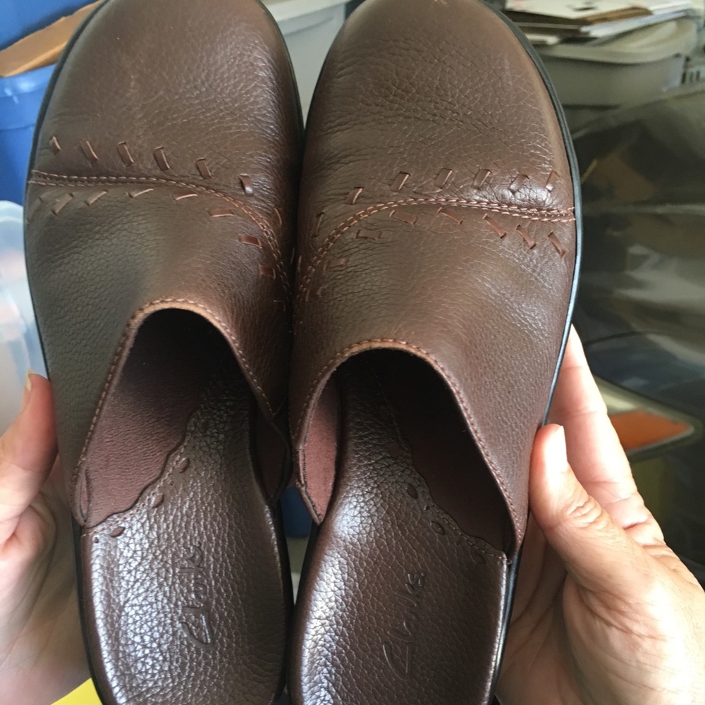 clarks brown shoes